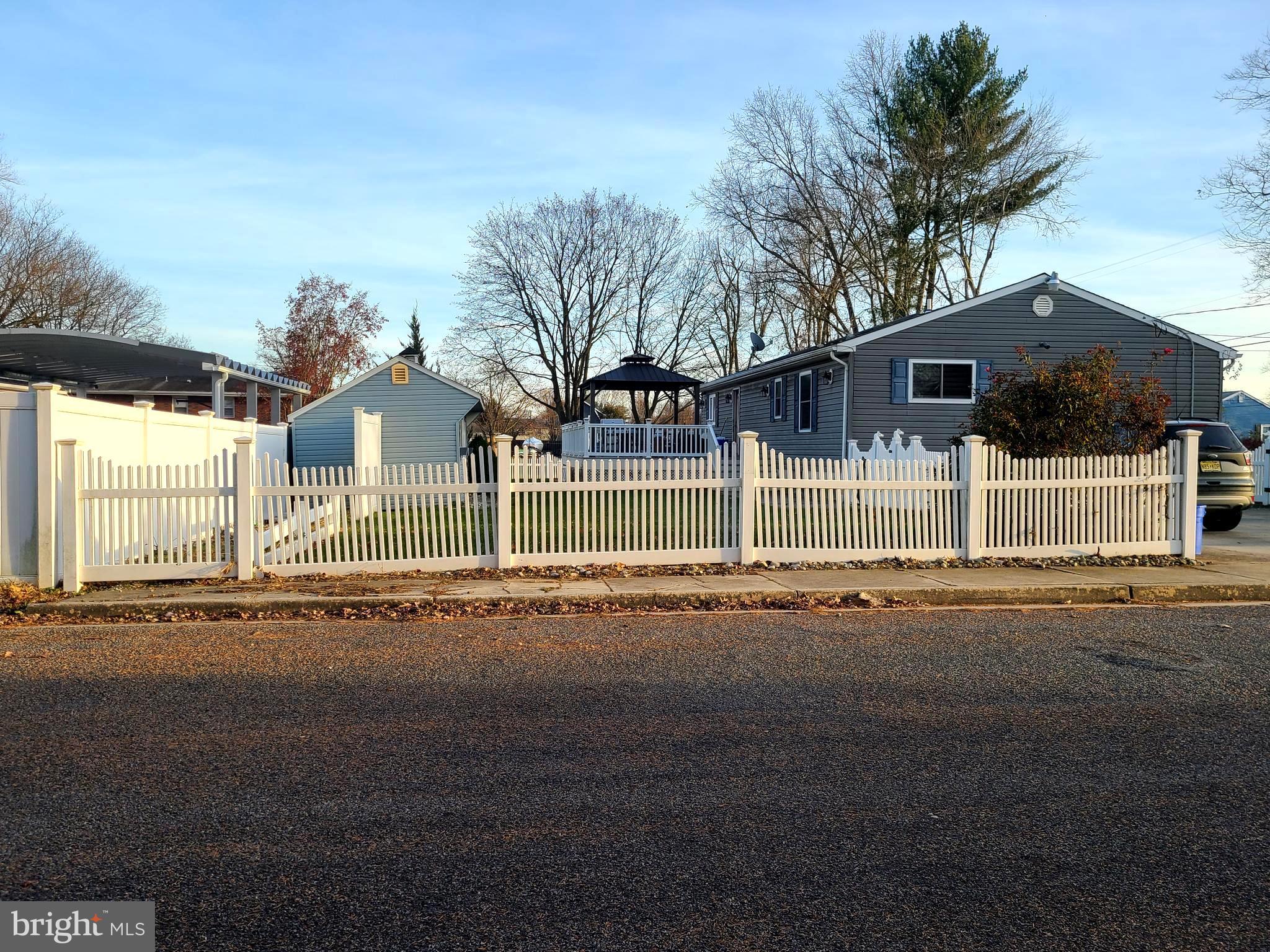 26 Harvard Road Pennsville, NJ 08070 - Photo 4 of 40 Left Side Yard