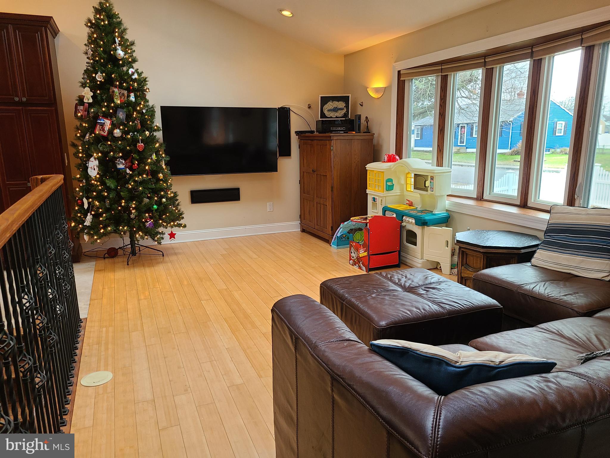 26 Harvard Road Pennsville, NJ 08070 - Photo 8 of 40 Living Room