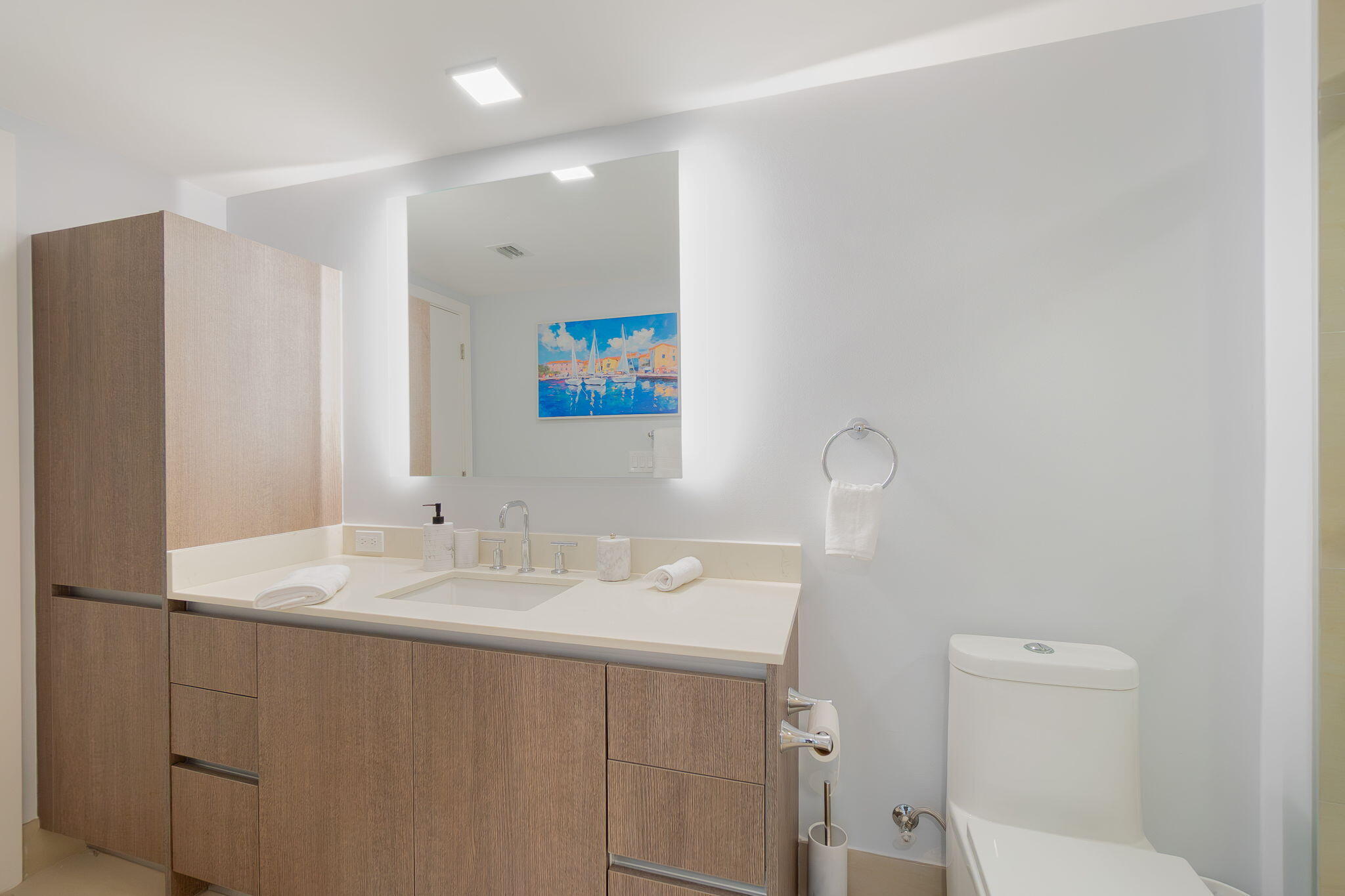 111 Southeast 1st Avenue, Unit 404 Delray Beach, FL 33444 - Photo 22 of 55 Guest bath