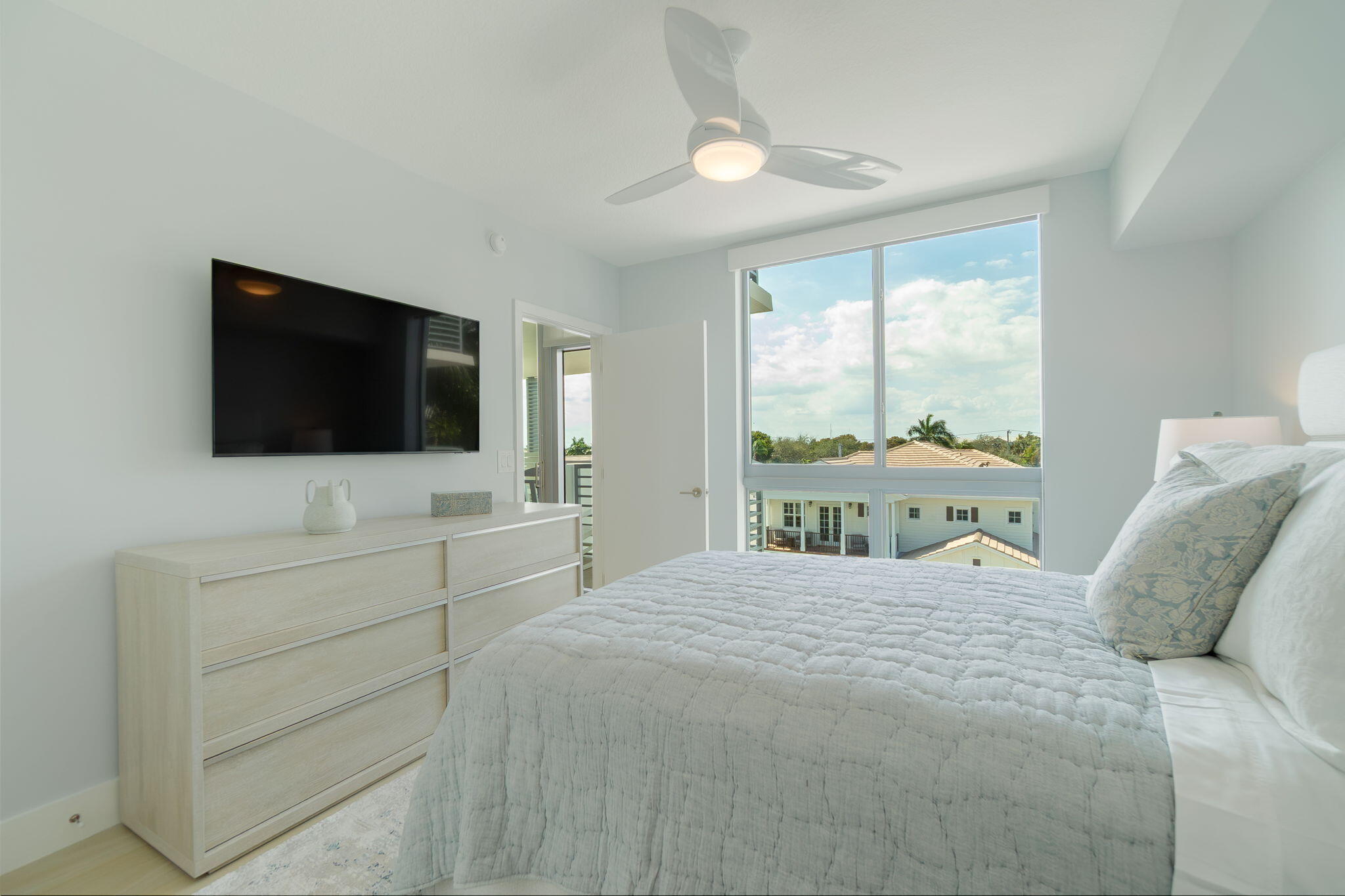 111 Southeast 1st Avenue, Unit 404 Delray Beach, FL 33444 - Photo 23 of 55 Guest suite