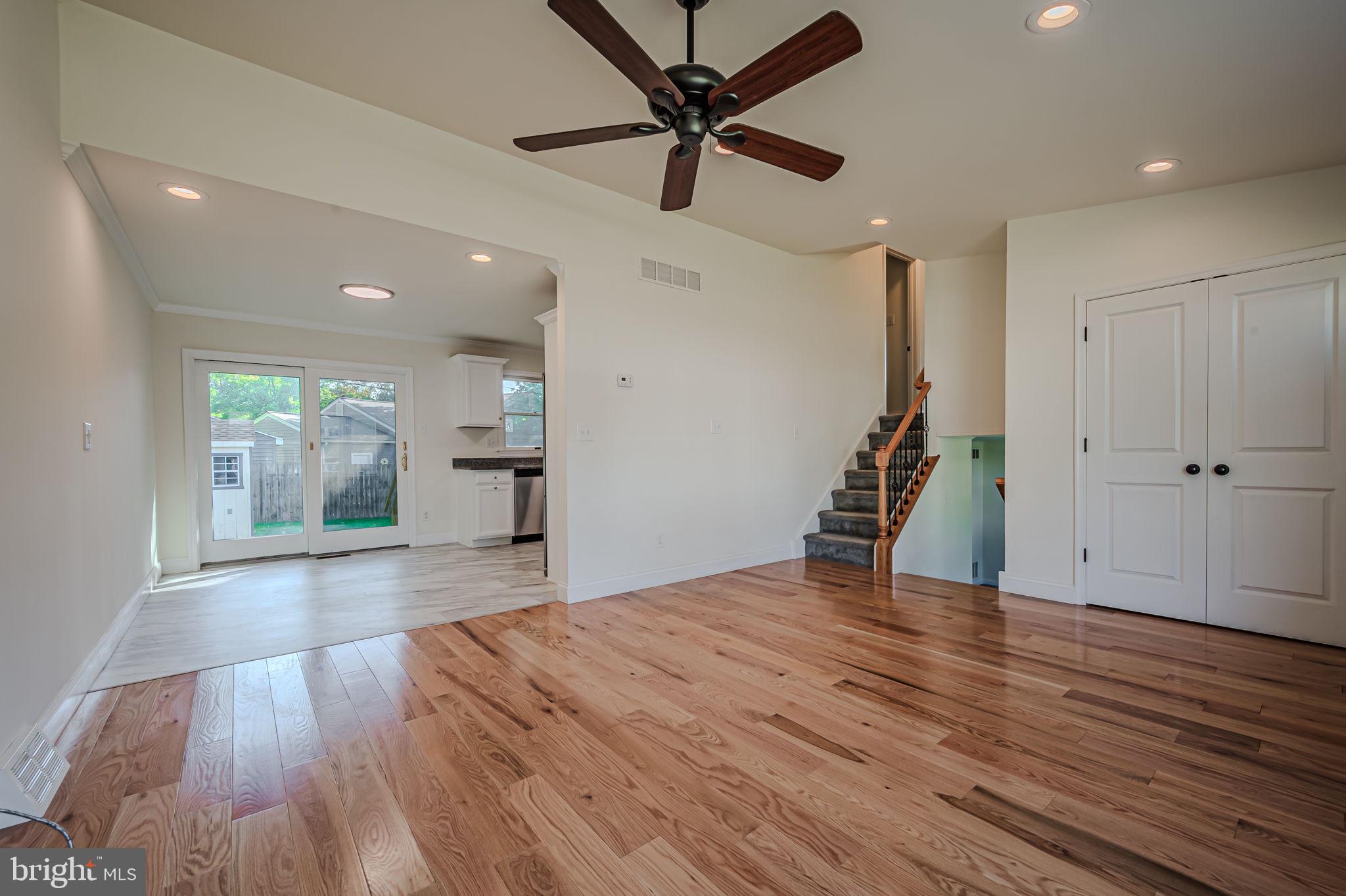 27 Cameo Road Claymont, DE 19703 - Photo 3 of 35 Living Room