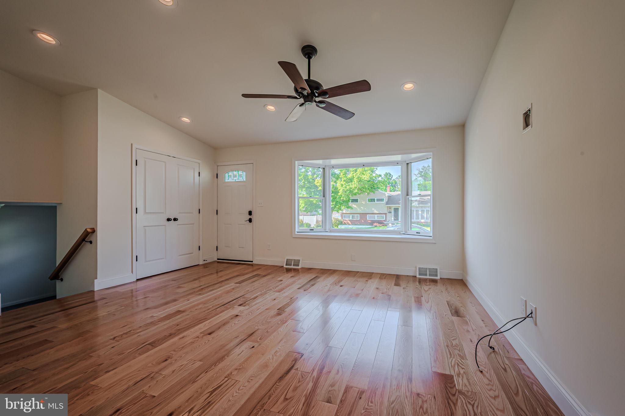 27 Cameo Road Claymont, DE 19703 - Photo 7 of 35 Living Room