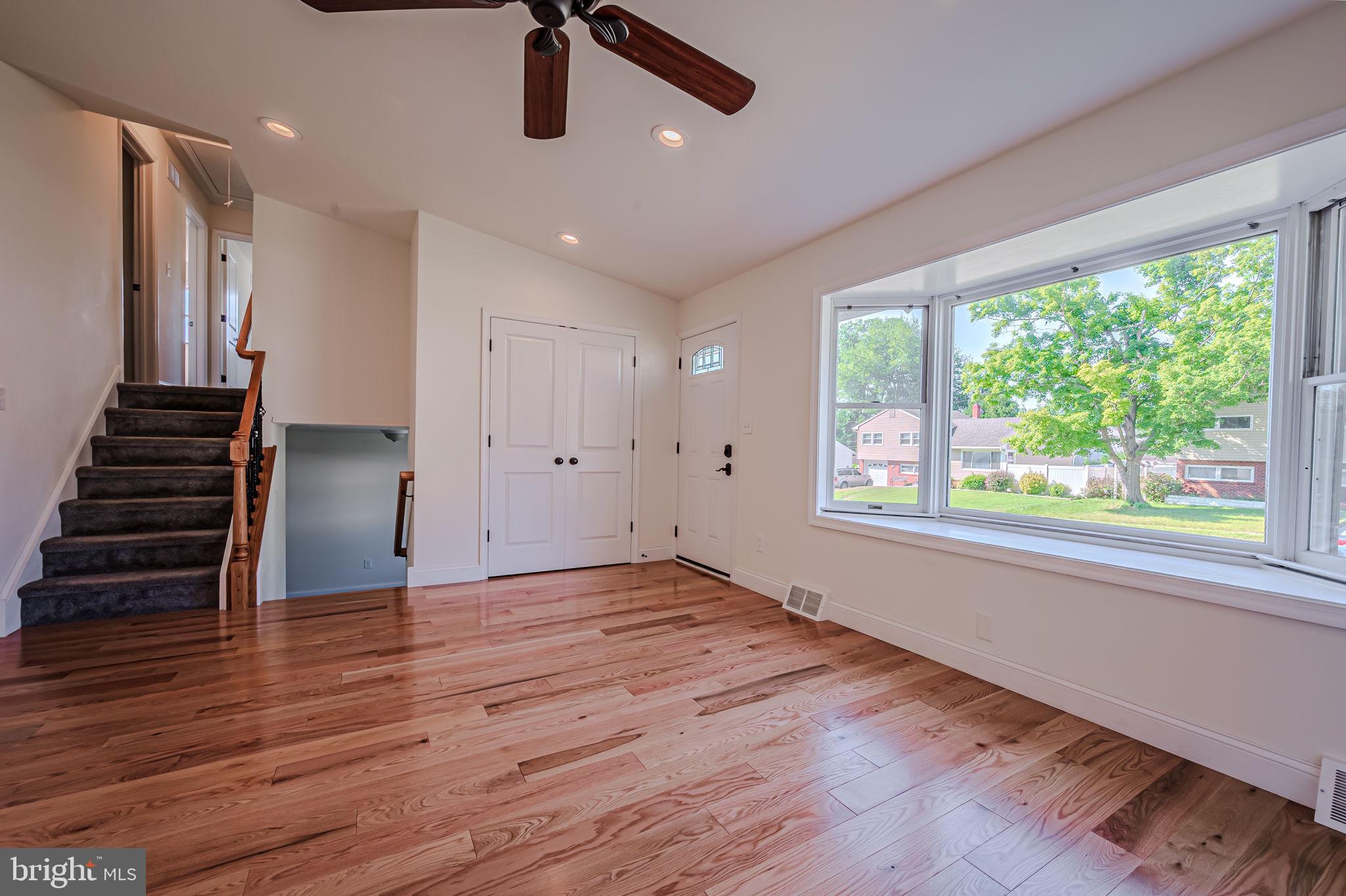 27 Cameo Road Claymont, DE 19703 - Photo 8 of 35 Living Room