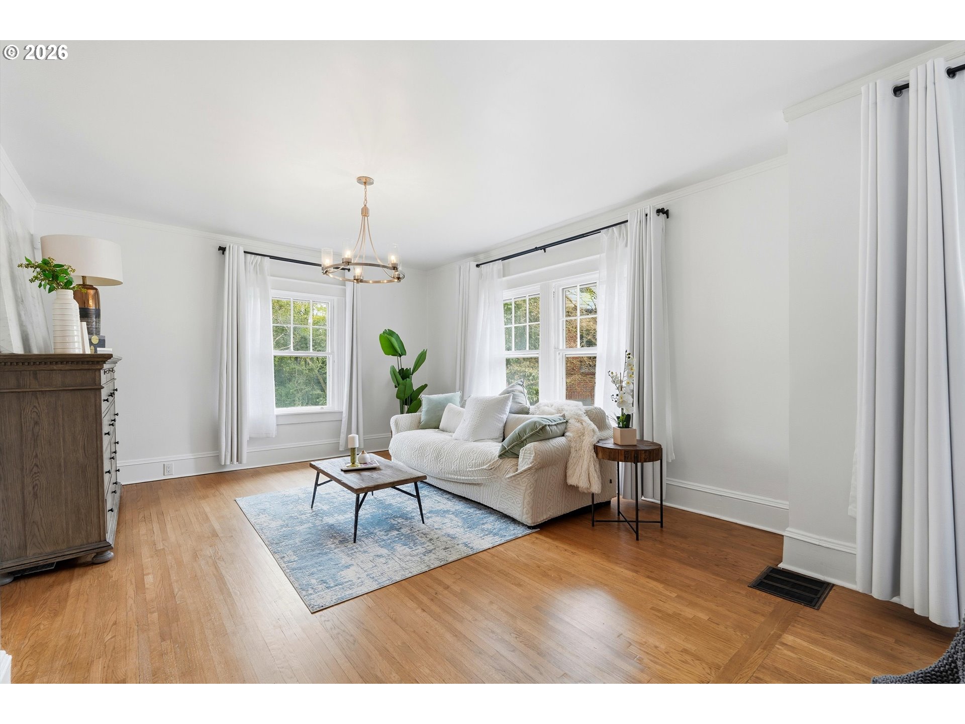 1767 Southwest Prospect Drive Portland, OR 97201 - Photo 16 of 32 Primary Bedroom