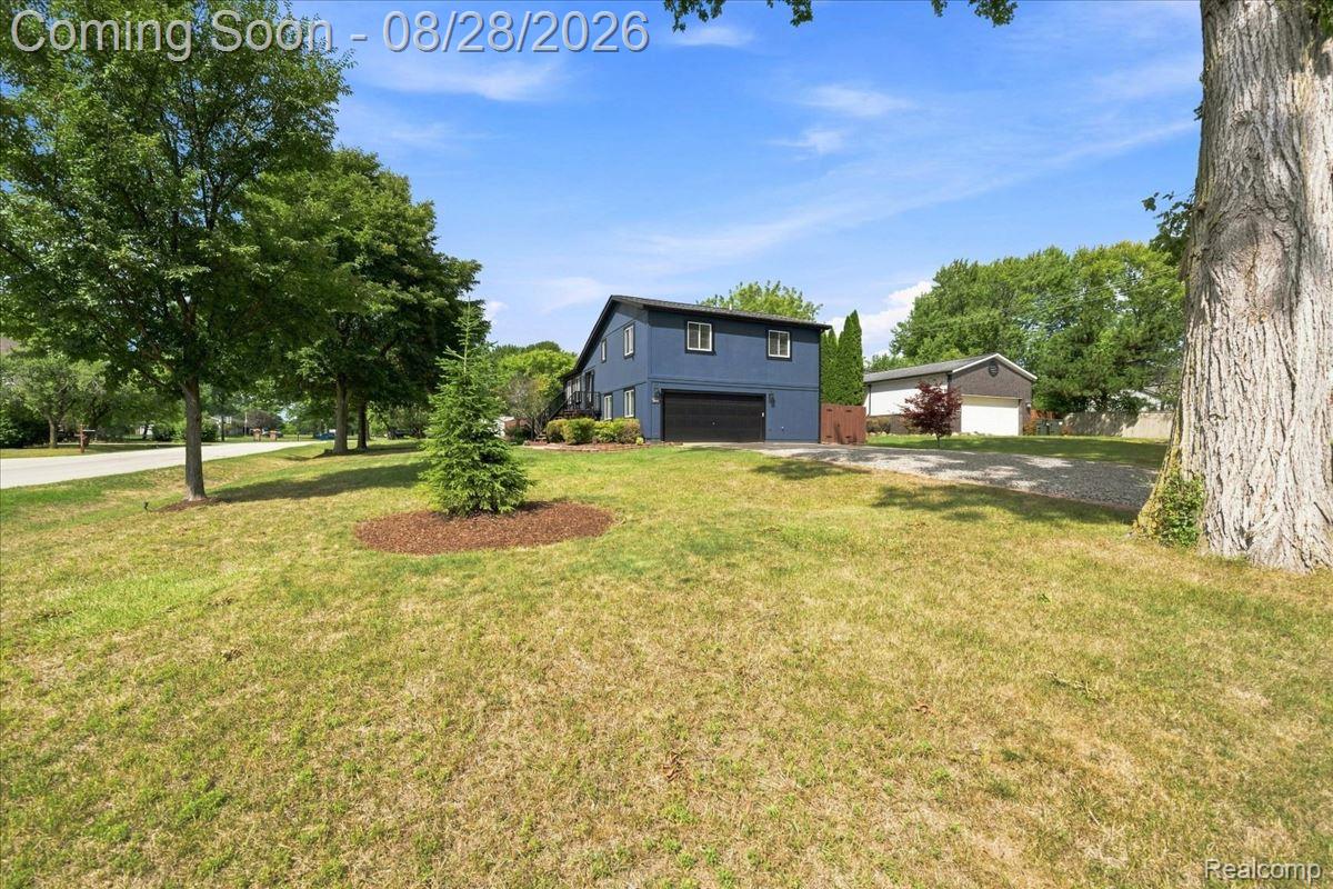2048 Grace Avenue Rochester, MI 48309 - Photo 33 of 38 02-2048_Grace_Ave_136.jpg