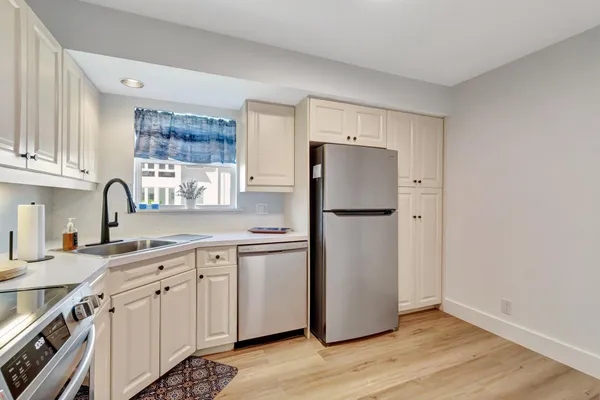 $2,600 | 17 Colonial Club Drive, Unit 204, Boynton Beach, FL 33435