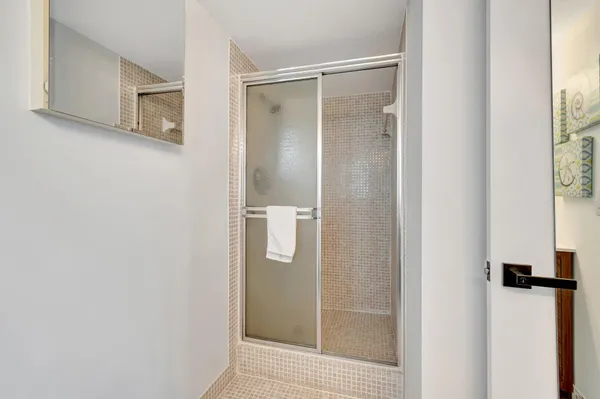 $2,600 | 17 Colonial Club Drive, Unit 204, Boynton Beach, FL 33435
