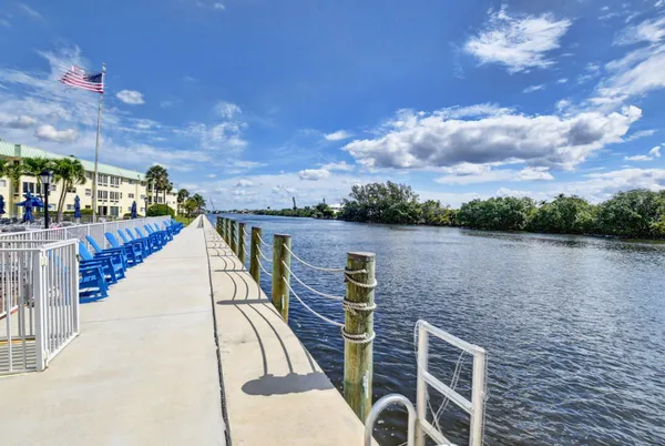 $2,600 | 17 Colonial Club Drive, Unit 204, Boynton Beach, FL 33435