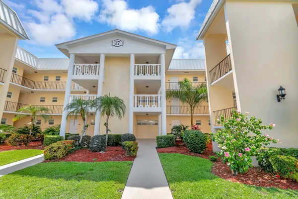 $2,600 | 17 Colonial Club Drive, Unit 204, Boynton Beach, FL 33435