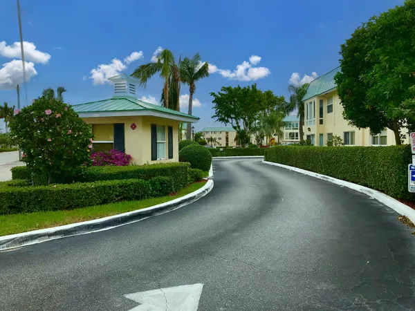 $2,600 | 17 Colonial Club Drive, Unit 204, Boynton Beach, FL 33435
