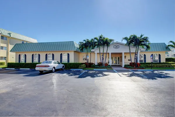 $2,600 | 17 Colonial Club Drive, Unit 204, Boynton Beach, FL 33435
