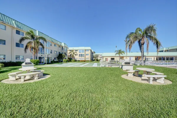 $2,600 | 17 Colonial Club Drive, Unit 204, Boynton Beach, FL 33435