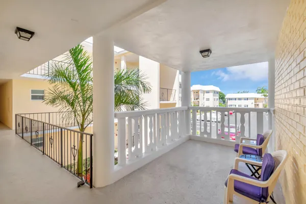 $2,600 | 17 Colonial Club Drive, Unit 204, Boynton Beach, FL 33435