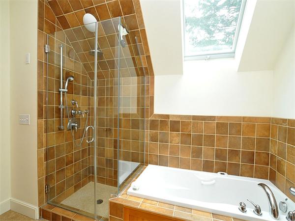 207 Concord Road Lincoln, MA 01773 - Photo 19 of 29 a bathroom with a bath tub