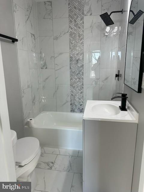 2225 West Baltimore Street Baltimore, MD 21223 - Photo 4 of 5 a bathroom with a sink a toilet and bathtub