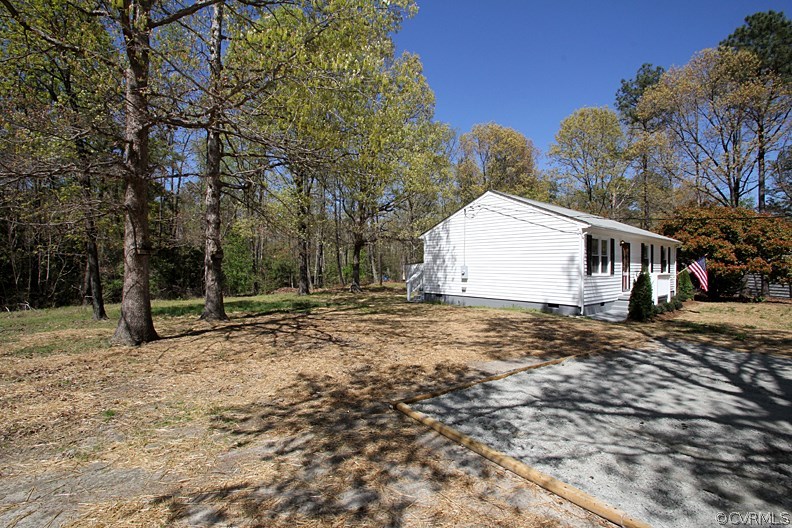 9726 Graves Road Petersburg, VA 23803 - Photo 3 of 12 Gallery Image 3