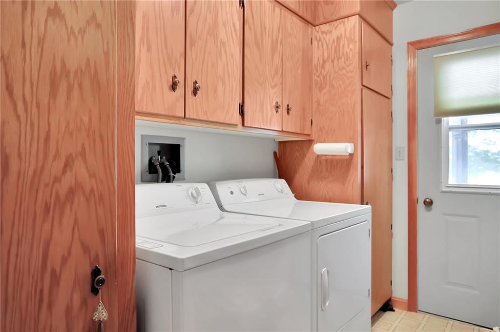 188 East Dutch Corner Road McConnellsburg, PA 17233 - Photo 8 of 25 a utility room with dryer and washer