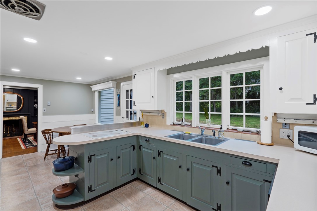 44 Broadway North Attleboro, MA 02760 - Photo 2 of 28