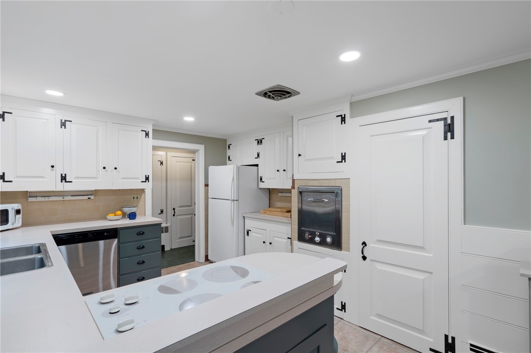 44 Broadway North Attleboro, MA 02760 - Photo 3 of 28