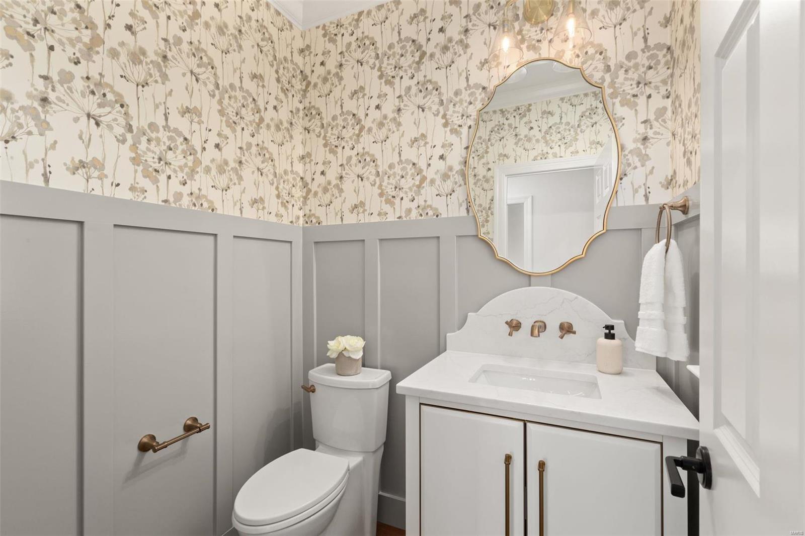 801 Hawbrook Road Glendale, MO 63122 - Photo 17 of 44