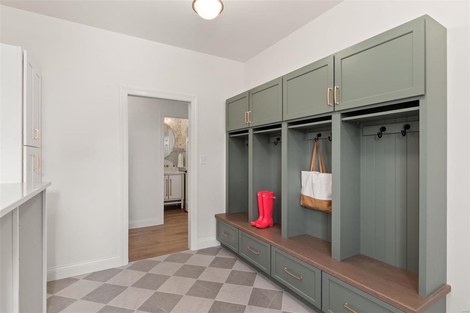 801 Hawbrook Road Glendale, MO 63122 - Photo 19 of 44