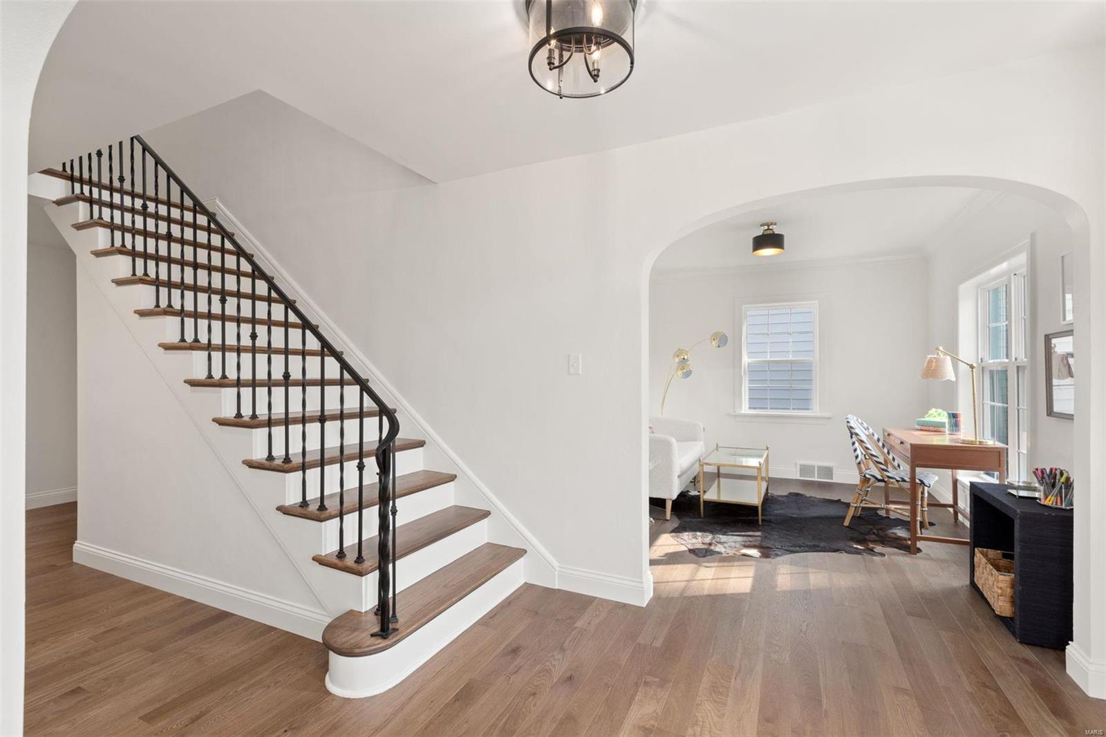 801 Hawbrook Road Glendale, MO 63122 - Photo 2 of 44