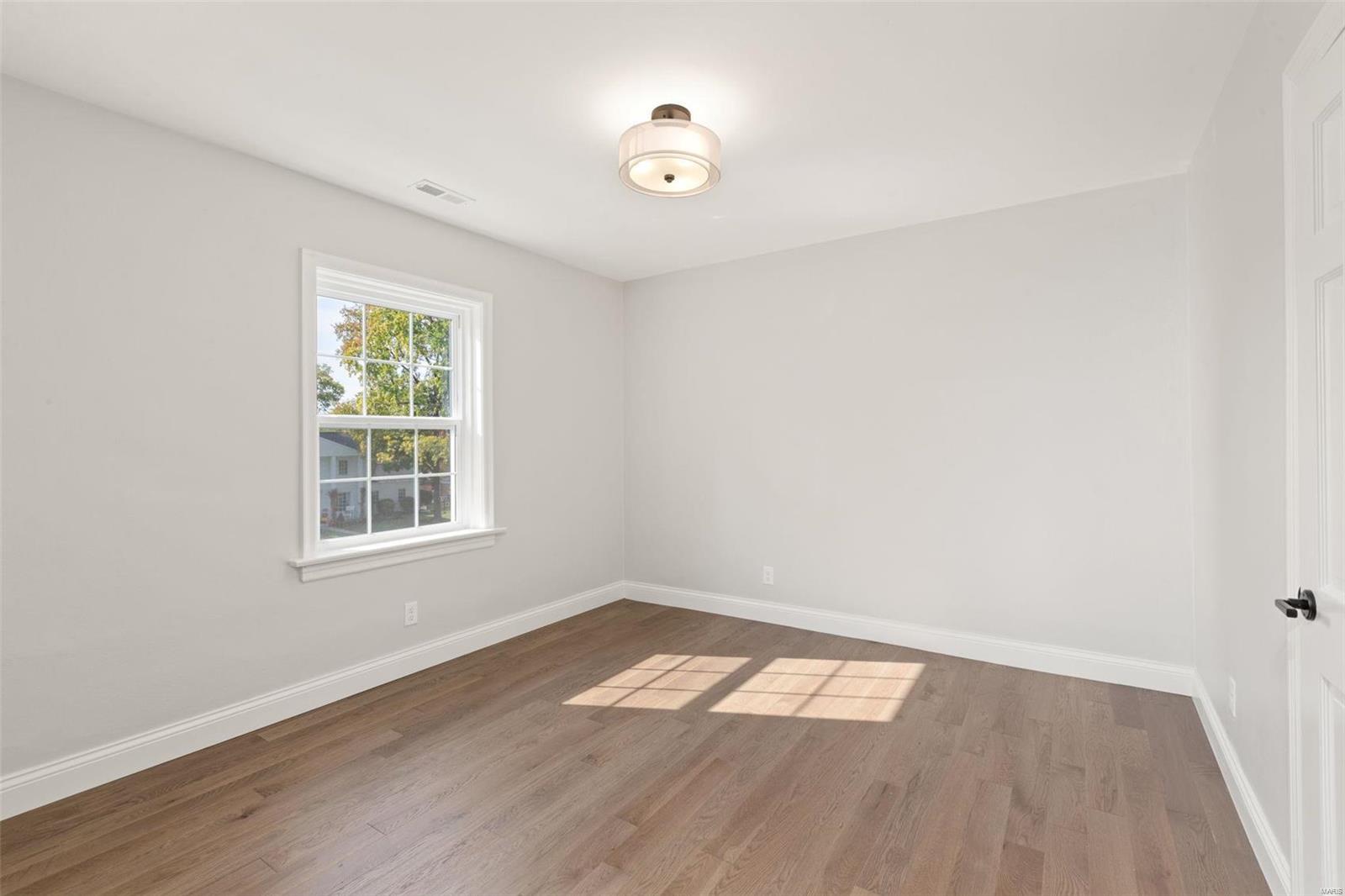 801 Hawbrook Road Glendale, MO 63122 - Photo 32 of 44