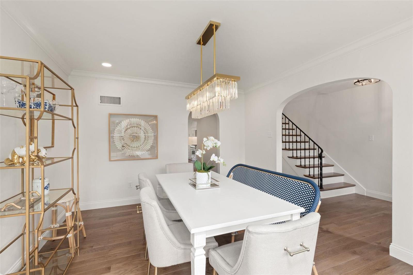 801 Hawbrook Road Glendale, MO 63122 - Photo 4 of 44