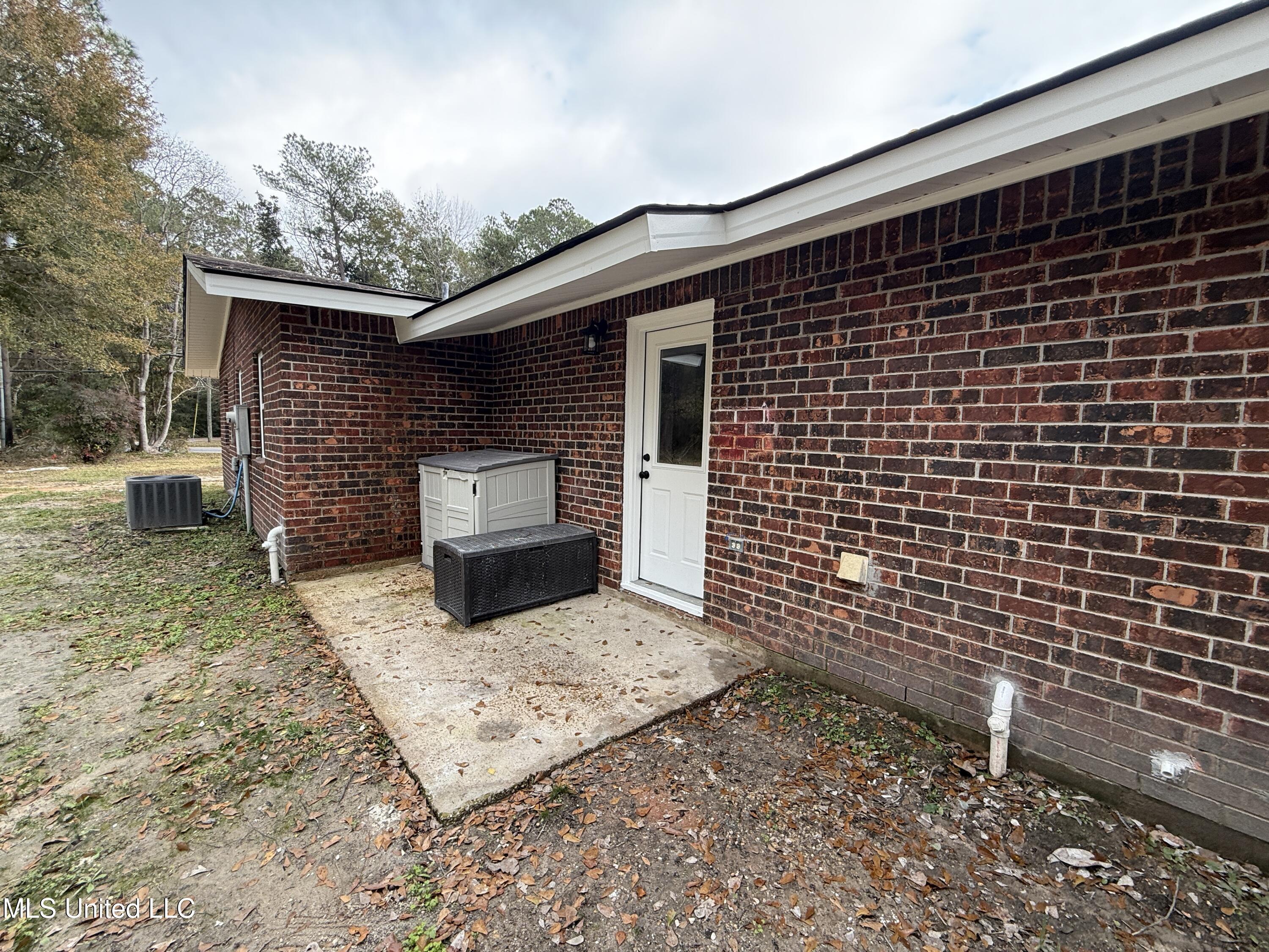 1400 Riverside Drive Gautier, MS 39553 - Photo 11 of 62 Private patio