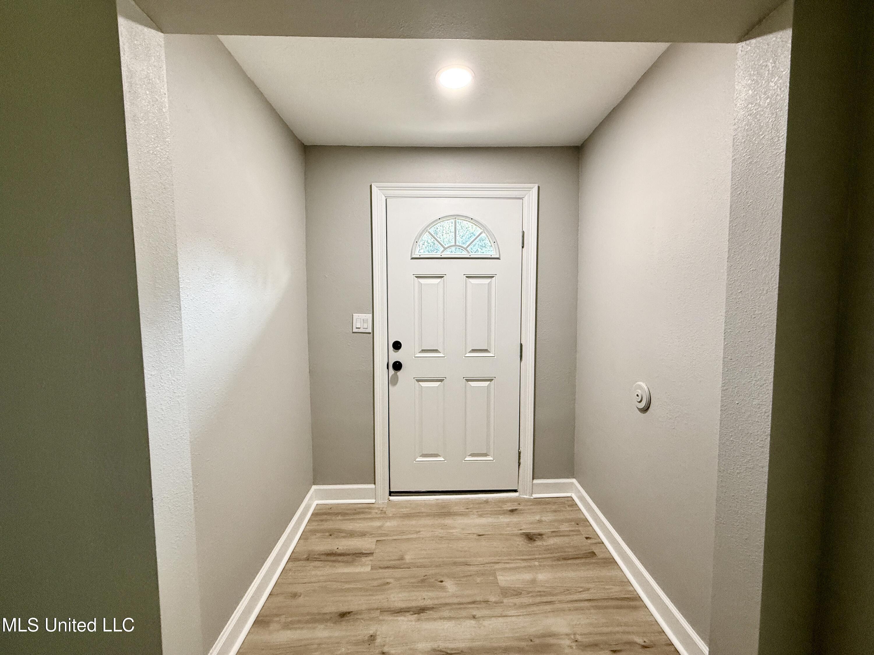 1400 Riverside Drive Gautier, MS 39553 - Photo 13 of 62 Entry Foyer