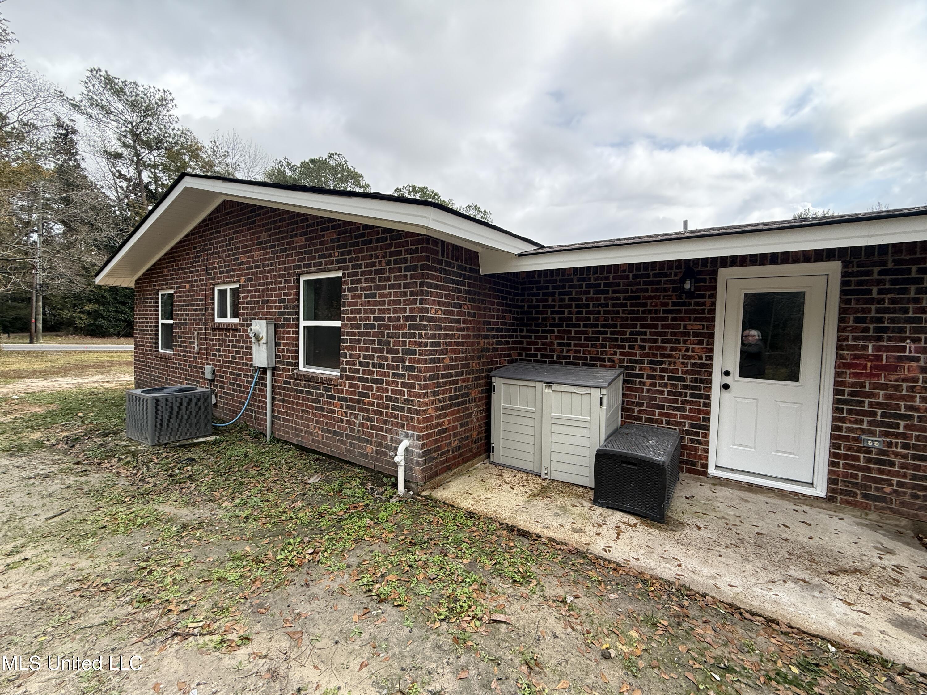 1400 Riverside Drive Gautier, MS 39553 - Photo 14 of 68 Private patio
