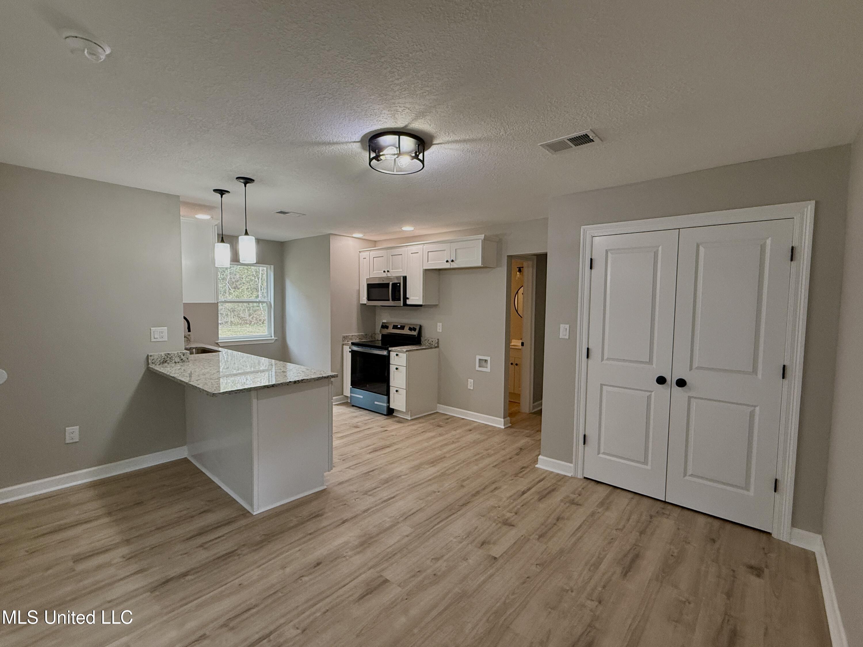 1400 Riverside Drive Gautier, MS 39553 - Photo 16 of 68 Open kitchen