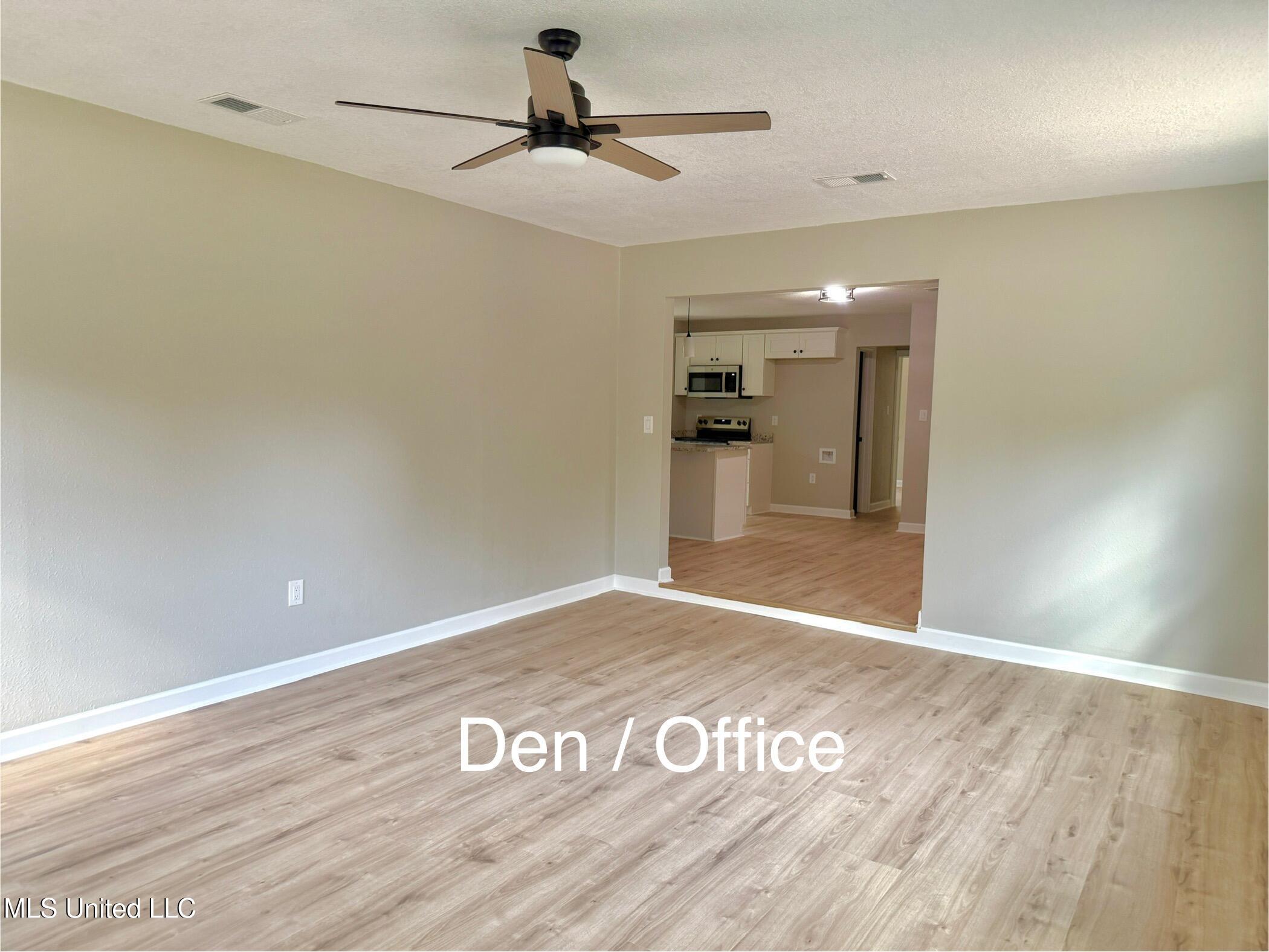 1400 Riverside Drive Gautier, MS 39553 - Photo 17 of 62 Den/ office