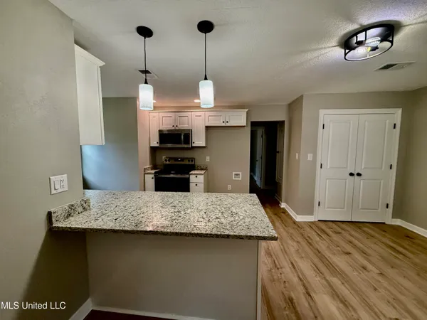 $219,500 | 1400 Riverside Drive, Gautier, MS 39553