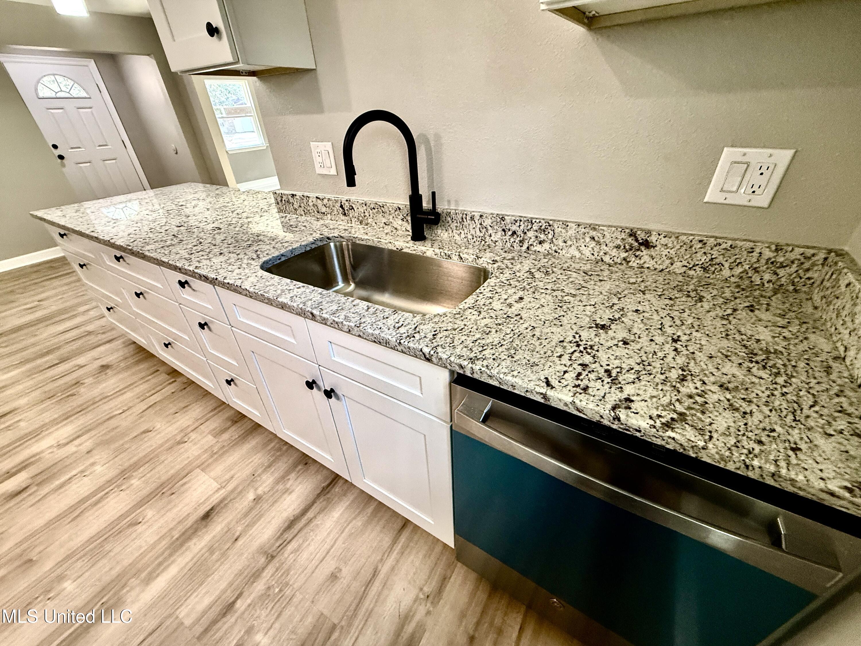1400 Riverside Drive Gautier, MS 39553 - Photo 23 of 62 Kitchen 4