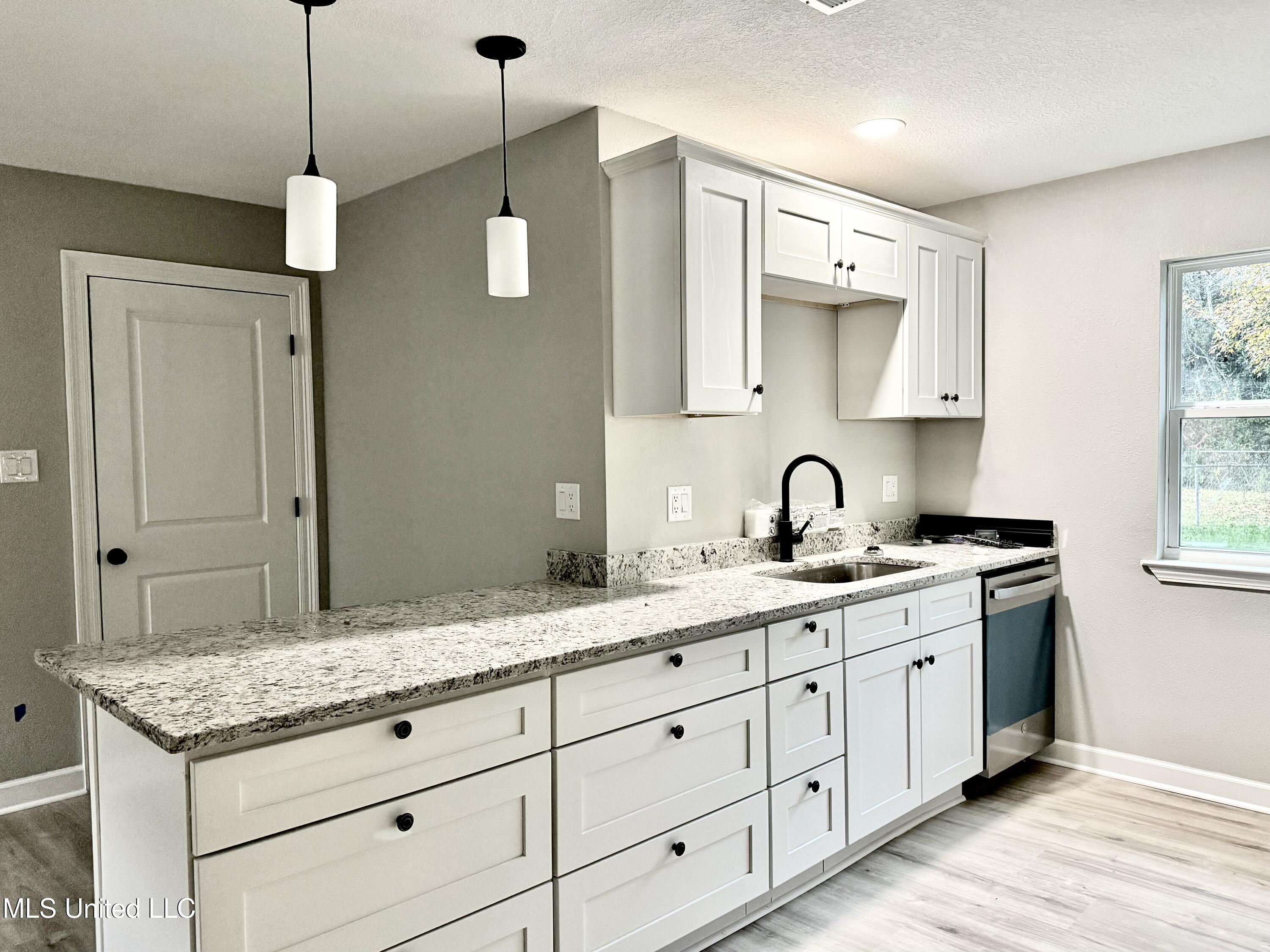 1400 Riverside Drive Gautier, MS 39553 - Photo 24 of 68 Breakfast Bar