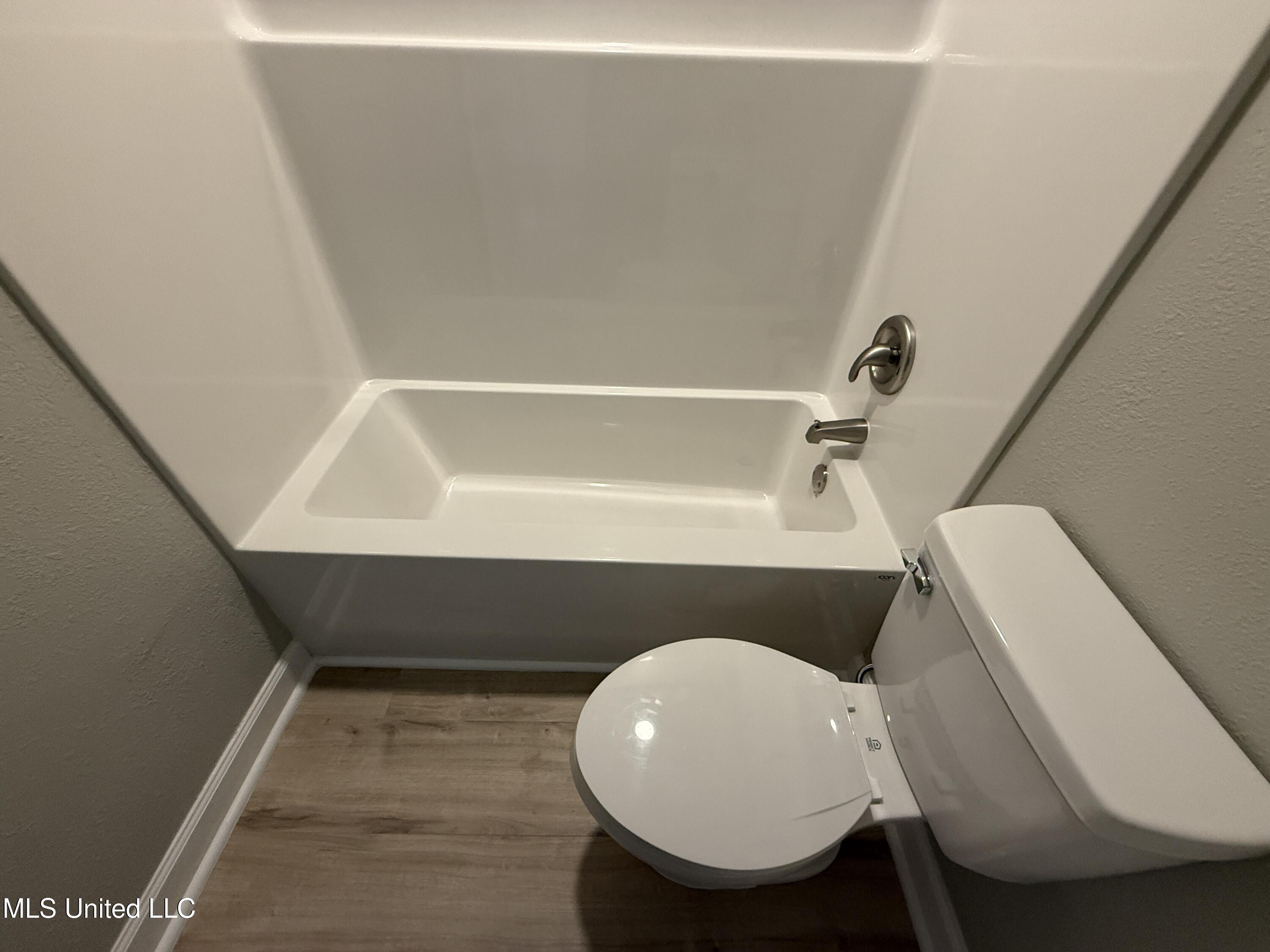 1400 Riverside Drive Gautier, MS 39553 - Photo 27 of 68 Main Bath