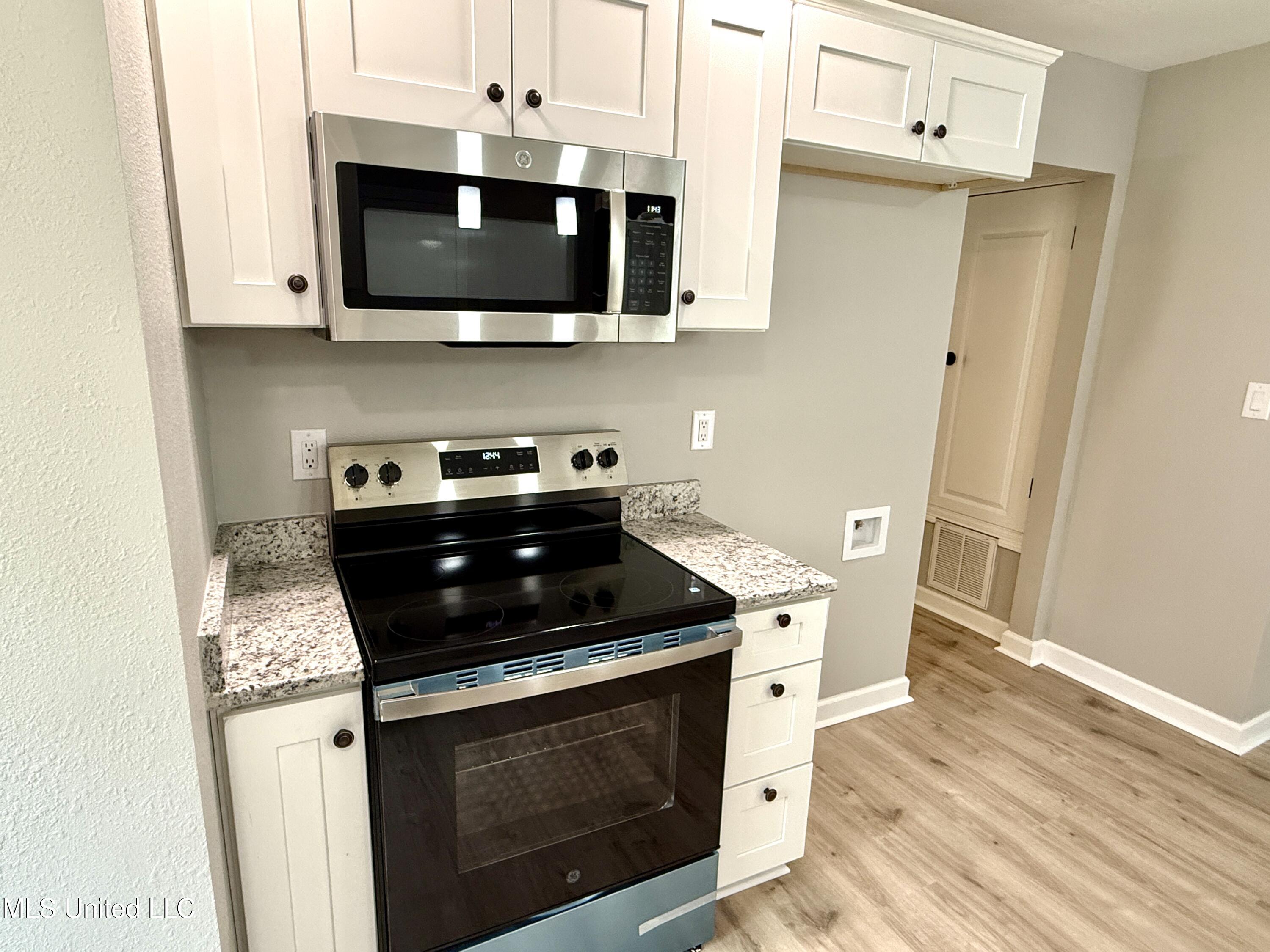1400 Riverside Drive Gautier, MS 39553 - Photo 29 of 62 Kitchen 10