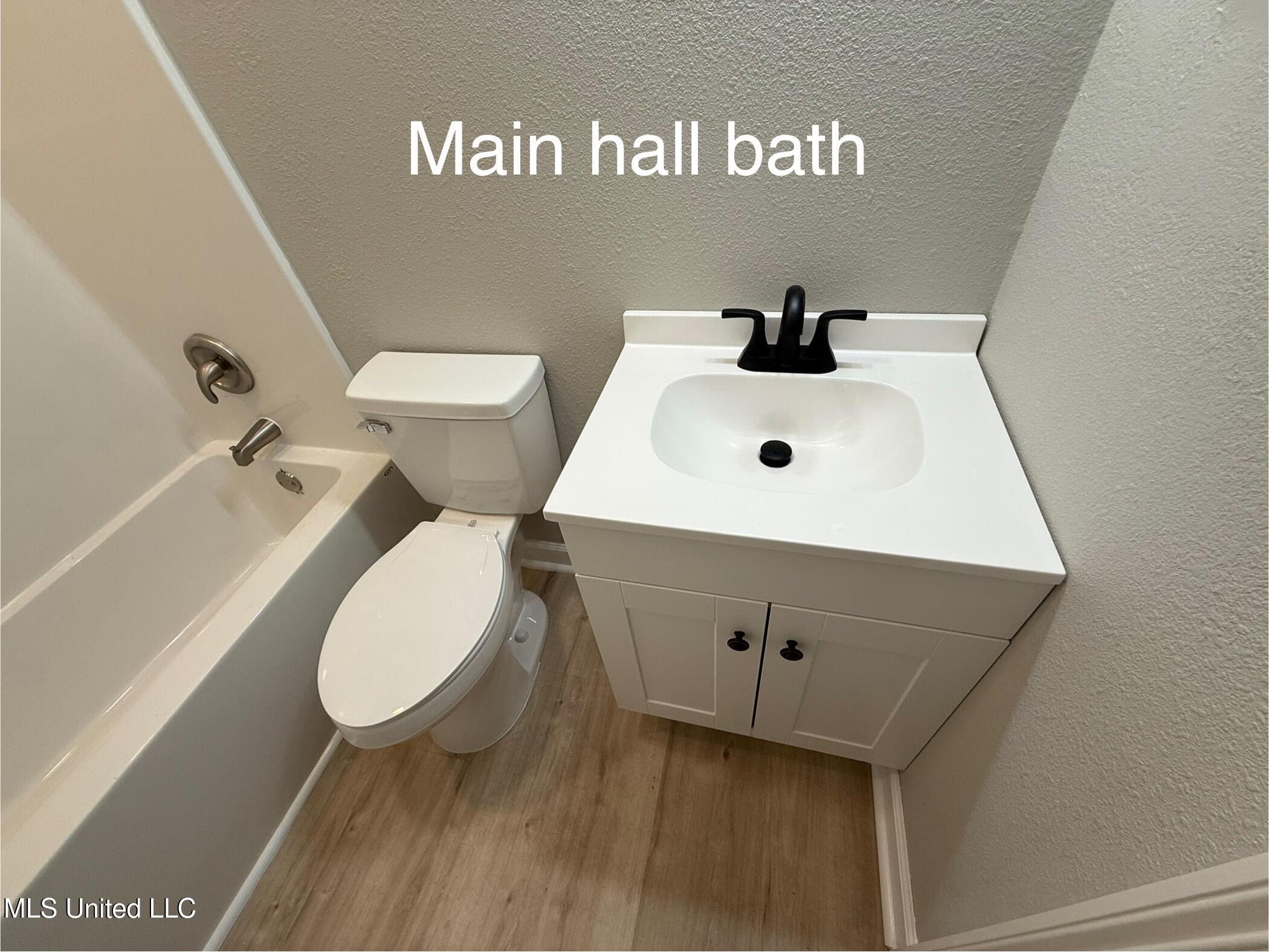 1400 Riverside Drive Gautier, MS 39553 - Photo 30 of 68 Hall Bath