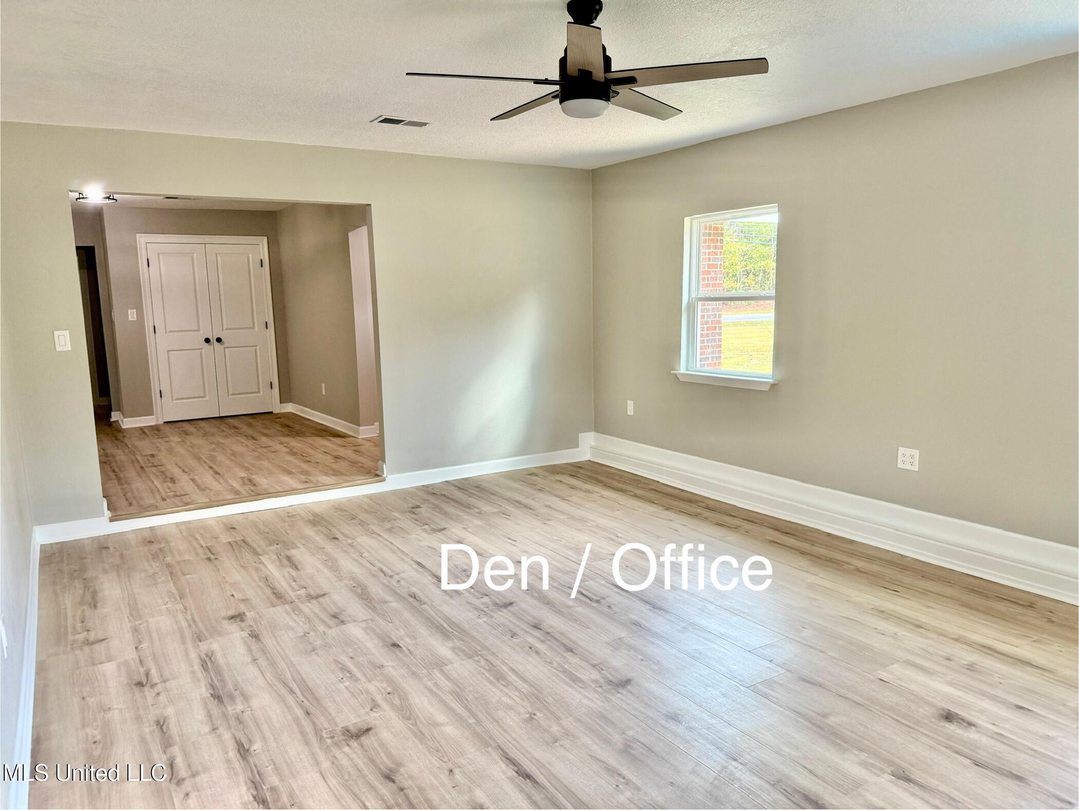 1400 Riverside Drive Gautier, MS 39553 - Photo 38 of 68 Den / office