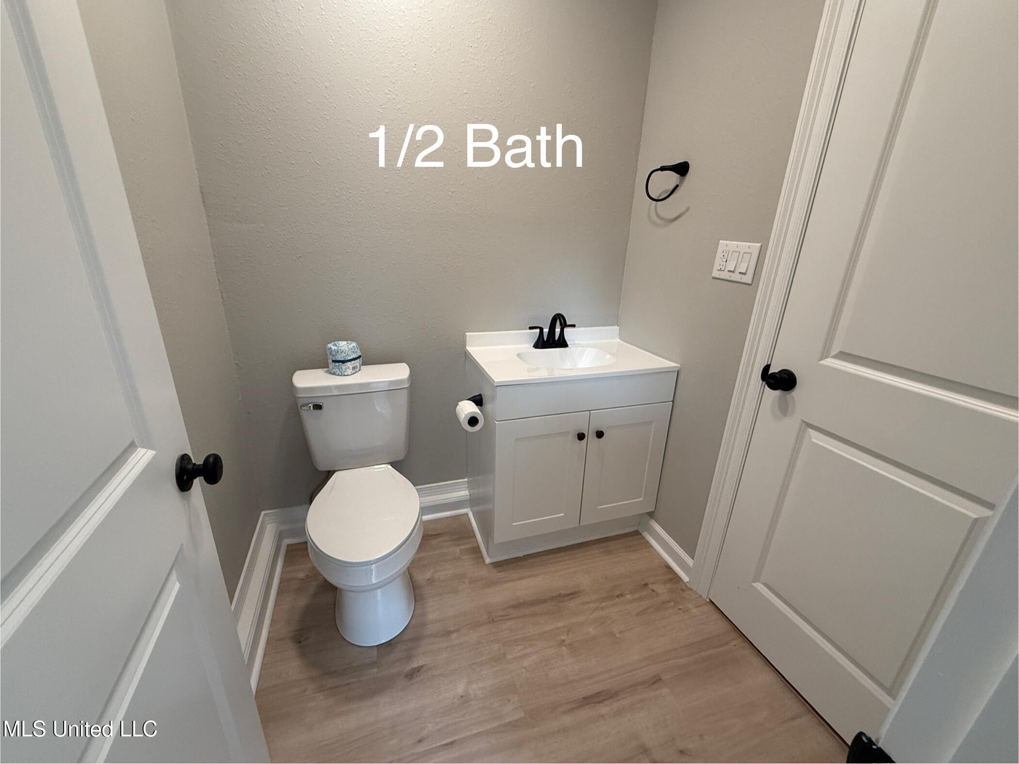 1400 Riverside Drive Gautier, MS 39553 - Photo 39 of 68 1/2 Bath