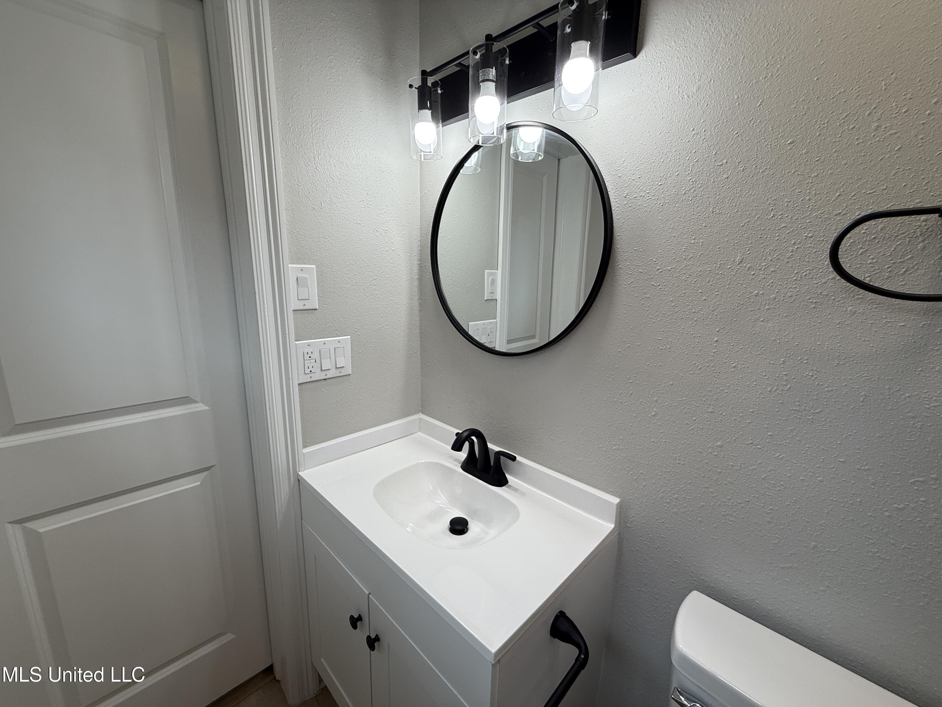 1400 Riverside Drive Gautier, MS 39553 - Photo 54 of 68 Master bath