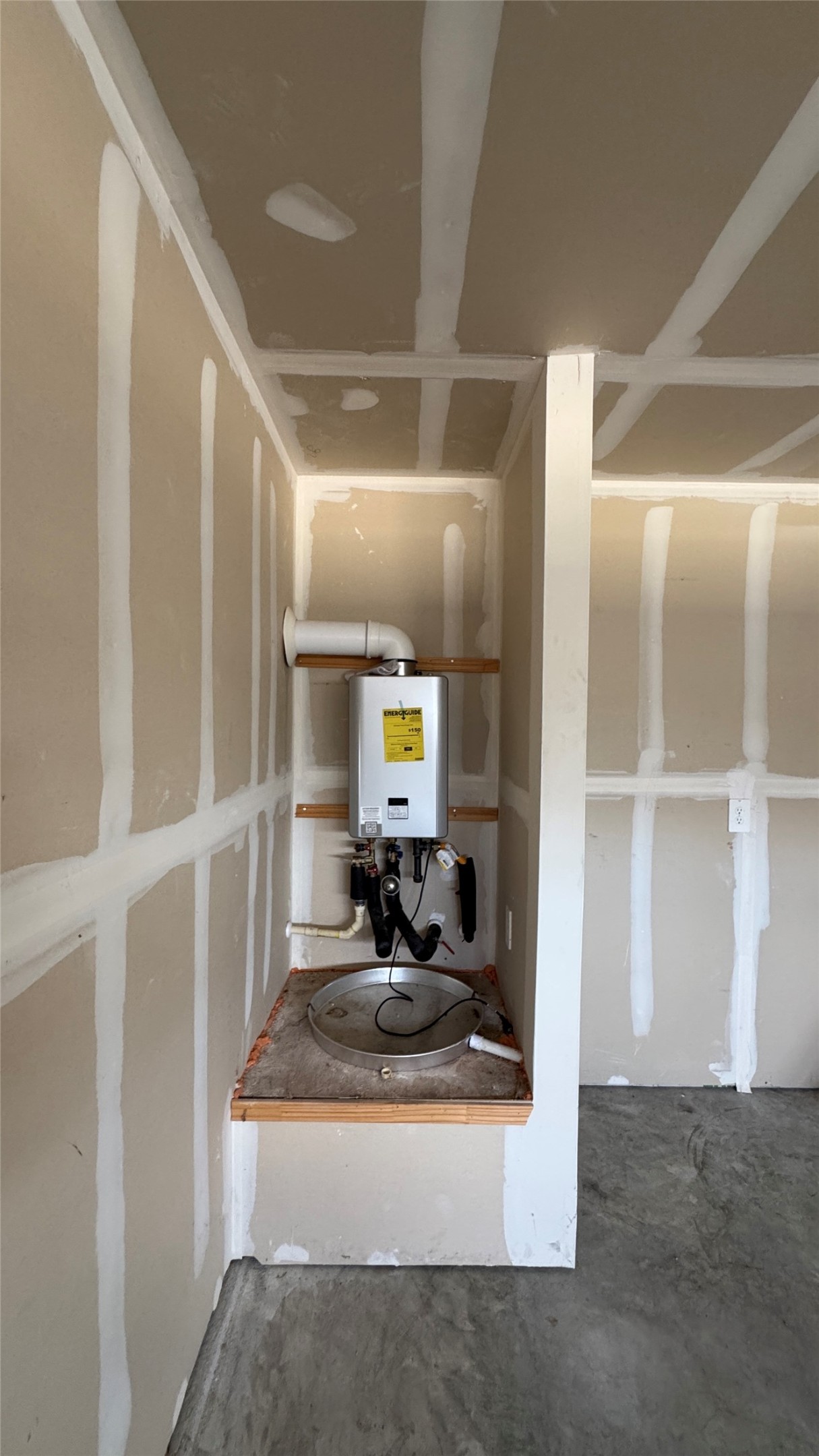 408 Frogmore Loop Kyle, TX 78640 - Photo 21 of 32 Essential utilities are neatly integrated into this structured space.