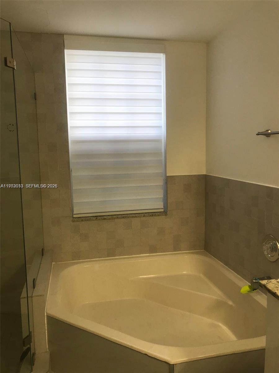 14621 Balgowan Road, Unit 1023 Miami Lakes, FL 33016 - Photo 11 of 21 a bathroom with a bathtub