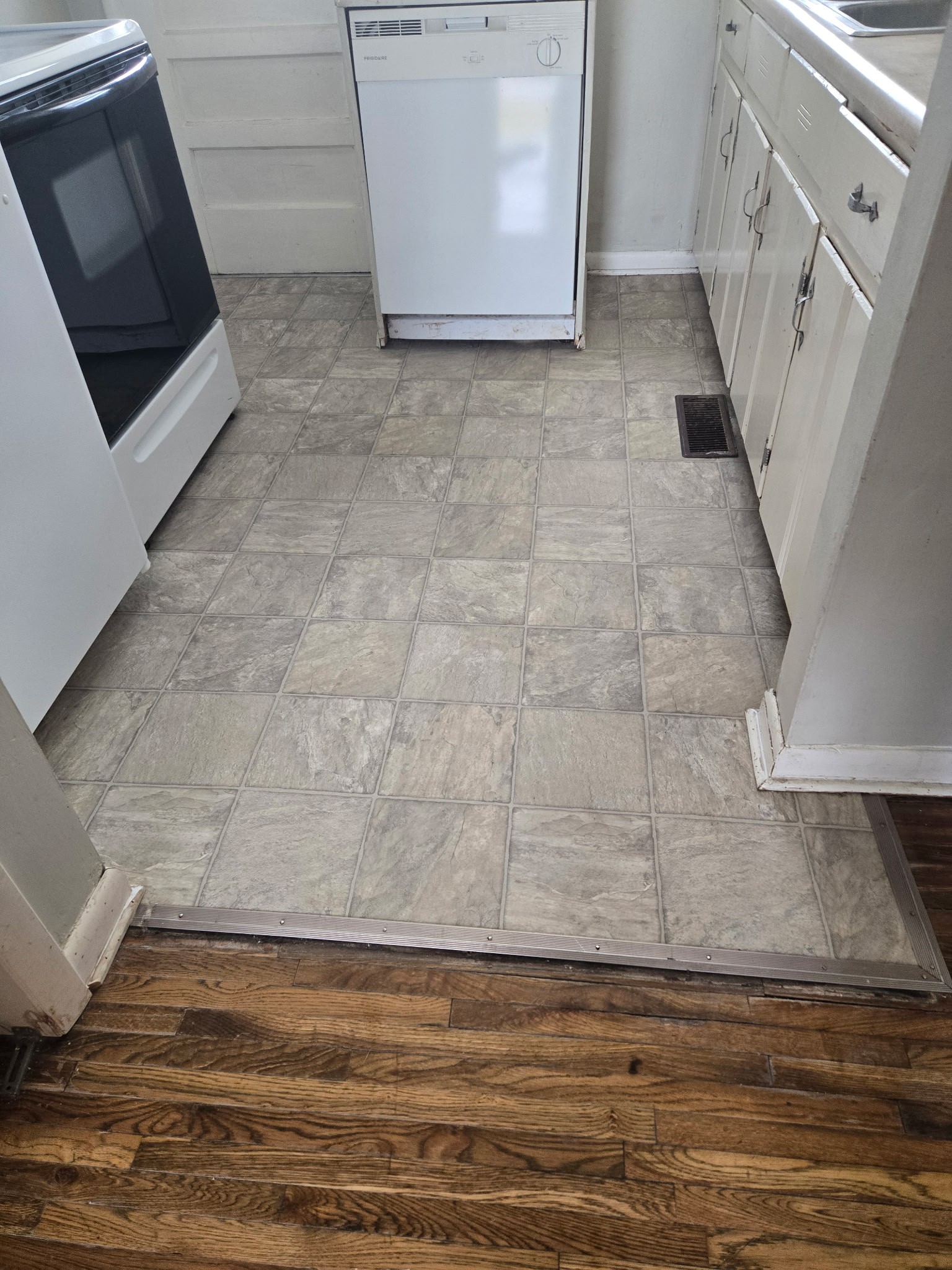 3139 Sunset Drive Springfield, TN 37172 - Photo 9 of 9 a view of a fireplace in a room