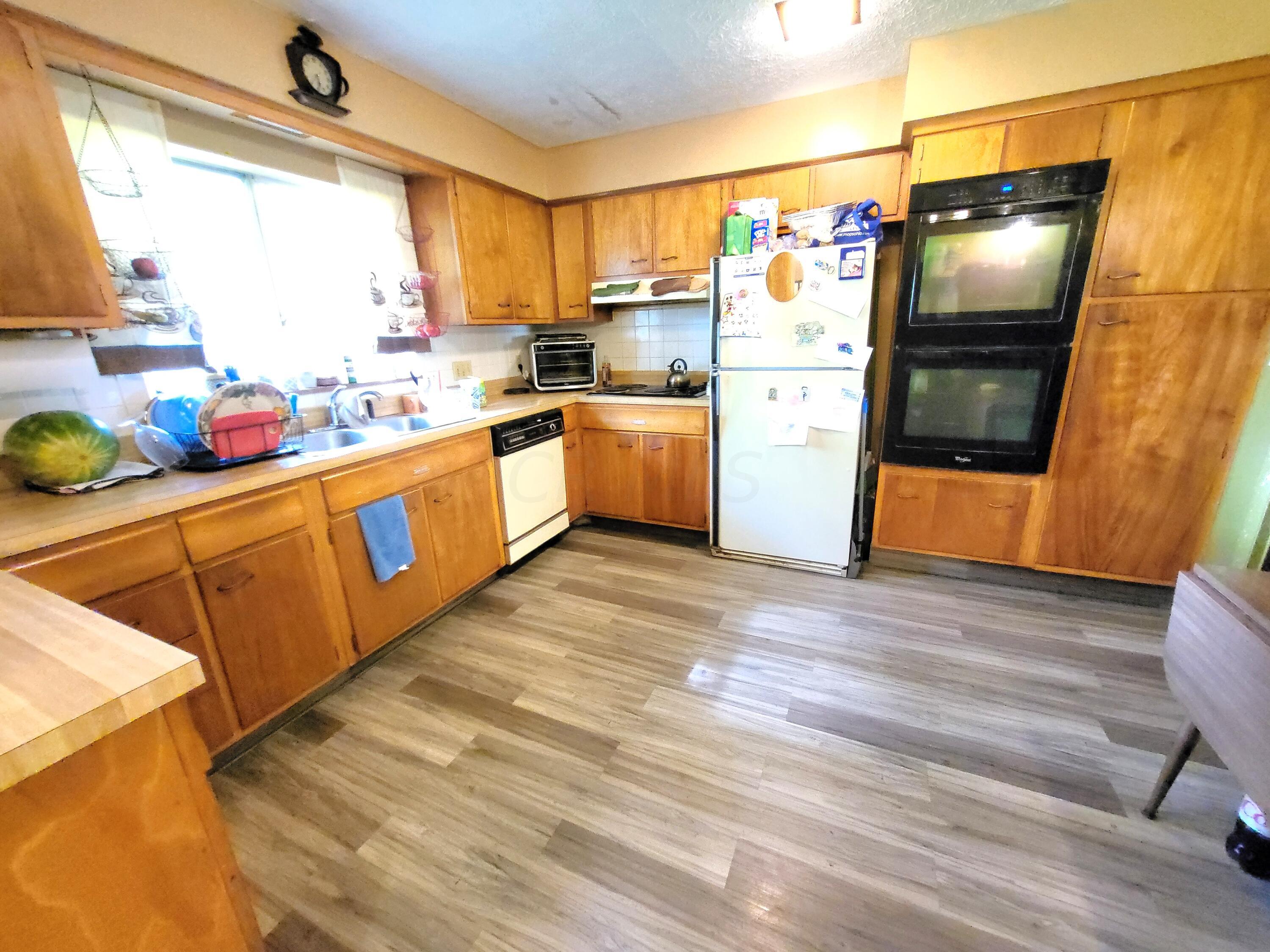 265 Deer Trail Road Reynoldsburg, OH 43068 - Photo 16 of 28 Kitchen