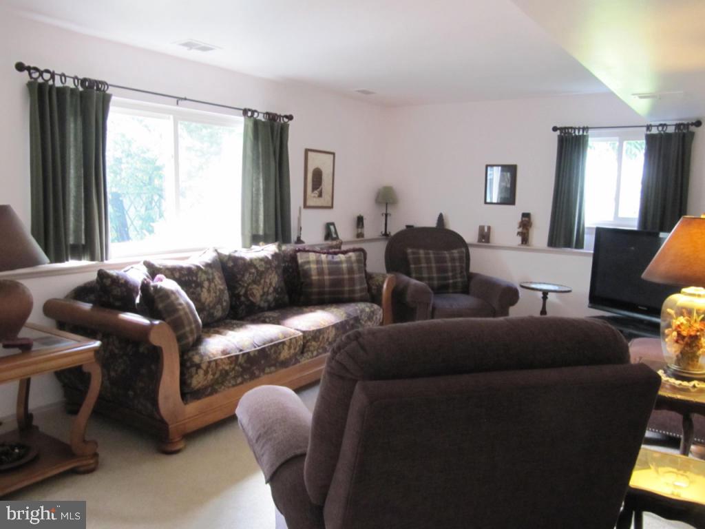1925 Split Rock Road Lancaster, PA 17601 - Photo 5 of 21 Gallery Image 5