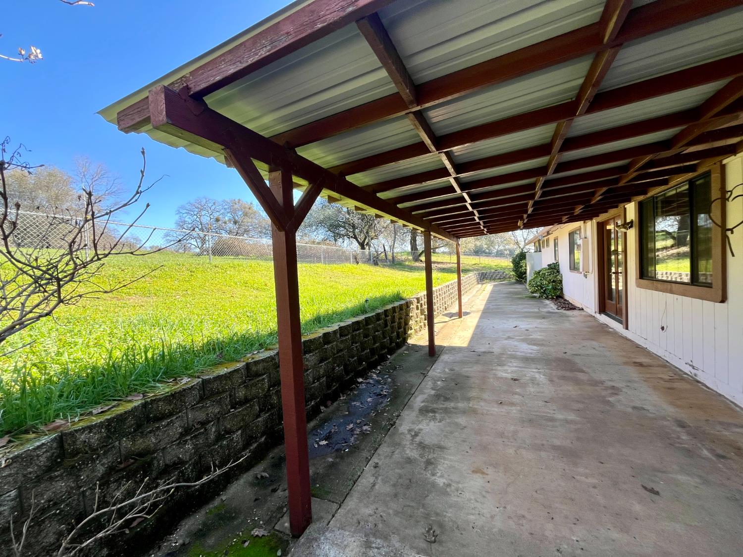 10747 Mt Vernon Road Auburn, CA 95603 - Photo 28 of 33 a view of an empty room