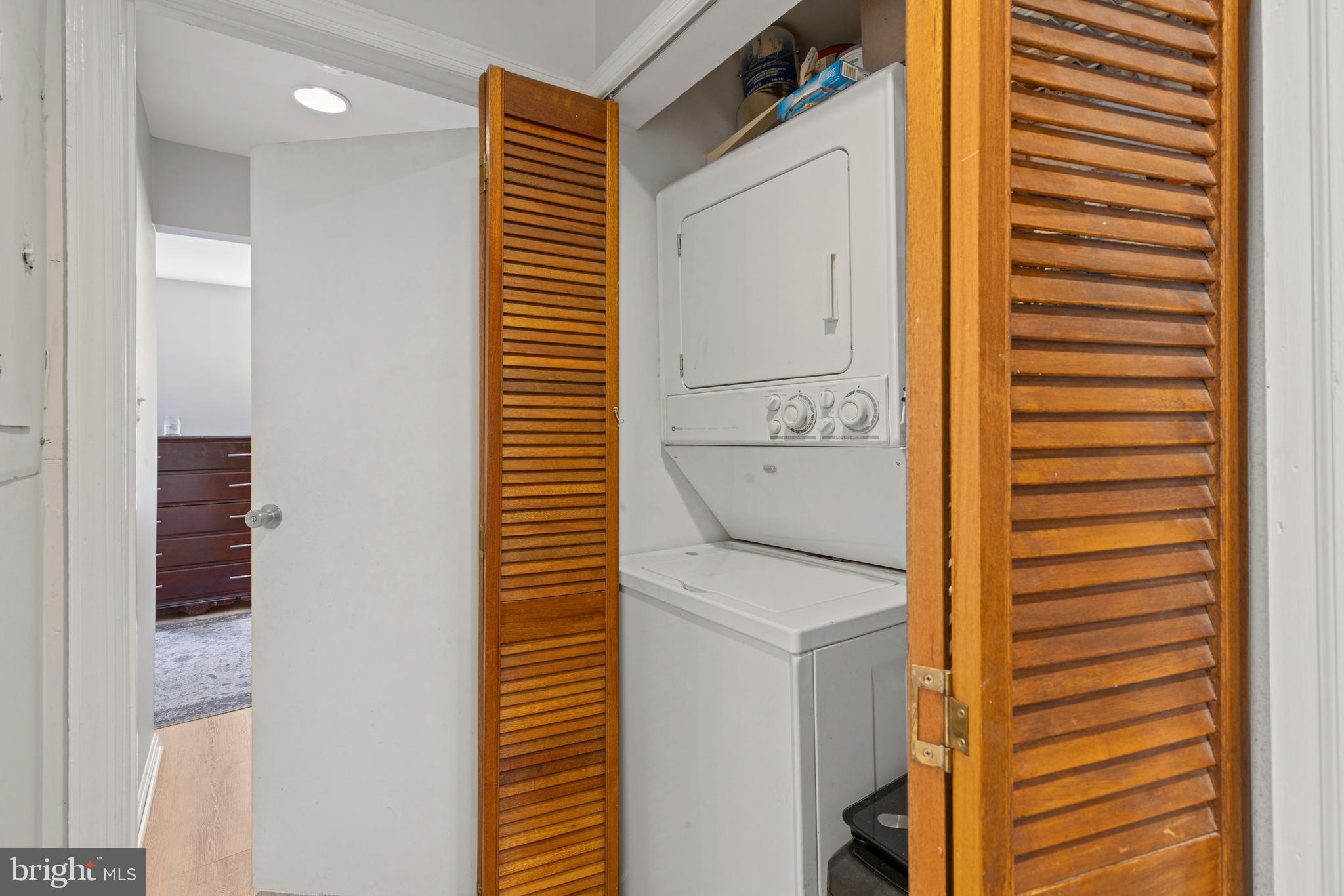 32 West Montgomery Street, Unit C Baltimore, MD 21230 - Photo 10 of 23 a bathroom with a bathtub and a shower