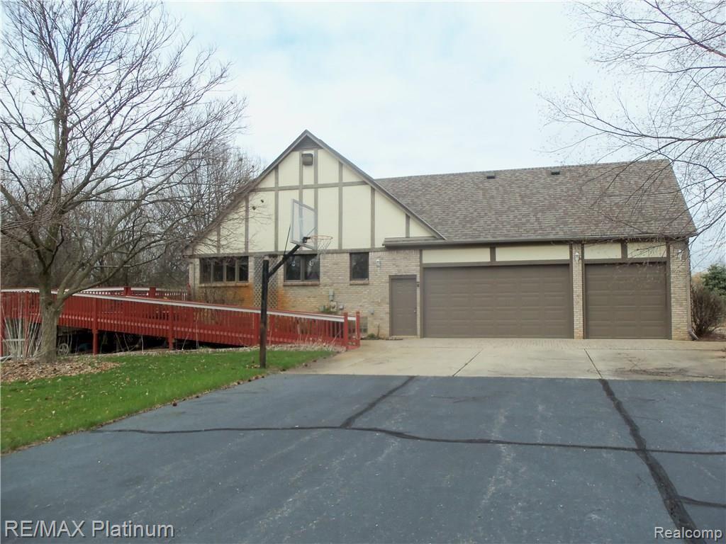 8873 Hyne Road Brighton, MI 48114 - Photo 19 of 19 3 Car Garage